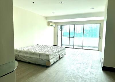 For RENT : 33 Tower / 3 Bedroom / 4 Bathrooms / 358 sqm / 95000 THB [11082938]