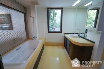 3-BR Apt. near BTS Phrom Phong