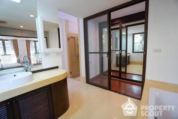 3-BR Apt. near BTS Phrom Phong