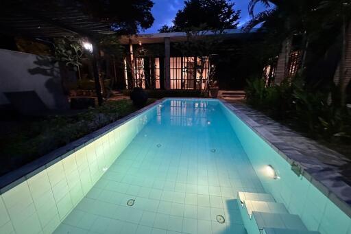 A pool villa for rent or sale in Hang Dong