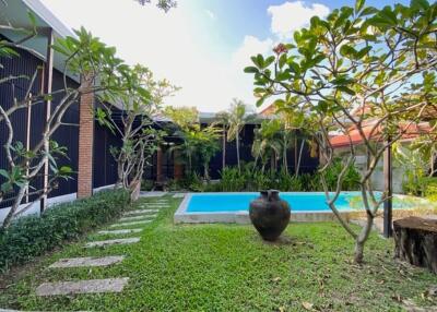 A pool villa for rent or sale in Hang Dong