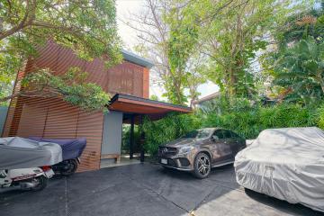 Hidden Luxury House in Tropical Oasis