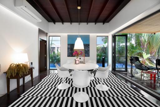 Hidden Luxury House in Tropical Oasis