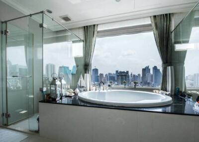 Royce Private Residence  4 Bedroom Luxury Property in Sukhumvit 31