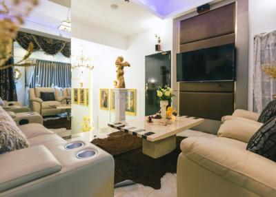 Vista Garden  Elegant 4 Bedroom Penthouse in Phra Khanong