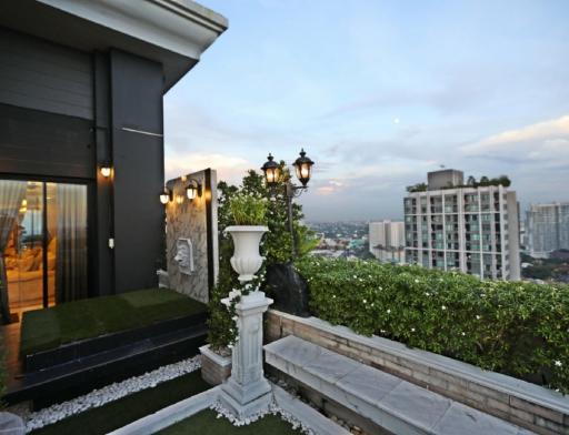 Vista Garden  Elegant 4 Bedroom Penthouse in Phra Khanong