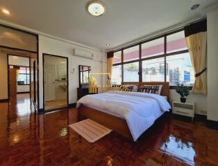 3 Bedroom Family Friendly Apartment in Phrom Phong