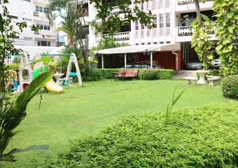 3 Bedroom Family Friendly Apartment in Phrom Phong