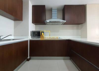 The Rajdamri  2 Bed Condo For Rent in Ratchadamri