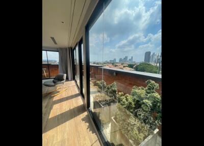 Penthouse Condo  2 Bedroom For Rent in Ekkamai