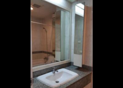 President Place  2 Bedroom Chidlom Condo For Rent