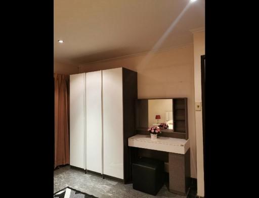 1 Bedroom For Rent in Prasarnmitr Condo Asoke