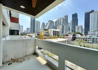 Sukhumvit House Condominium  Wonderful 4 Bedroom Property in Asoke