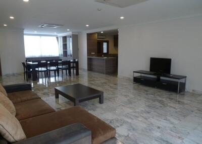 3 Bedroom Pet Friendly Apartment in Thonglor