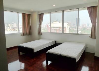 3 Bedroom Pet Friendly Apartment in Thonglor