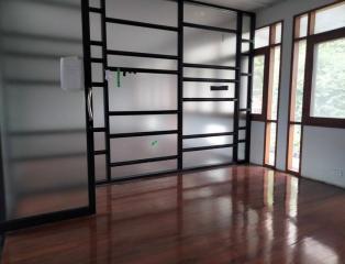 5 Bedroom House For Rent or Sale in Phra Khanong