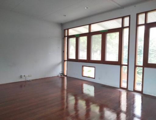 5 Bedroom House For Rent or Sale in Phra Khanong