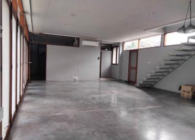 5 Bedroom House For Rent or Sale in Phra Khanong