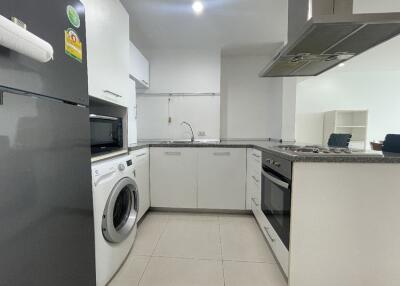 2 Bedroom For Rent in Fullerton Ekkamai