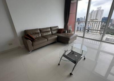 2 Bedroom For Rent in Fullerton Ekkamai