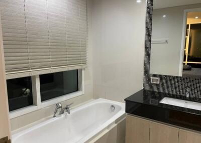 2 Bedroom For Rent in Fullerton Ekkamai