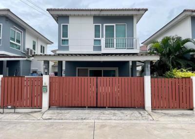 2-story twin house for sale, Supalai Ville Village, good location, near Central Chonburi Department Store.