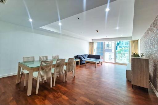 For Rent 2+1 bedrooms, High floor. Just a few minutes walk to BTS Phrom Phong at Baan Siri 24