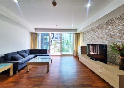 For Rent 2+1 bedrooms, High floor. Just a few minutes walk to BTS Phrom Phong at Baan Siri 24