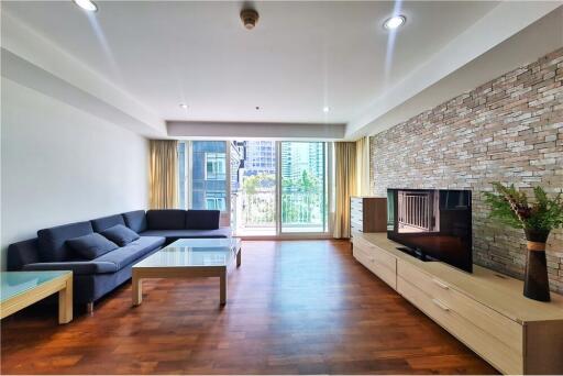 For Rent 2+1 bedrooms, High floor. Just a few minutes walk to BTS Phrom Phong at Baan Siri 24