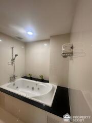 1-BR Apt. near MRT Sukhumvit