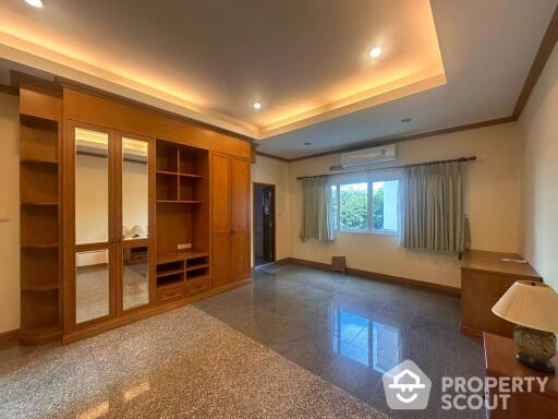 2-BR Apt. near MRT Sukhumvit