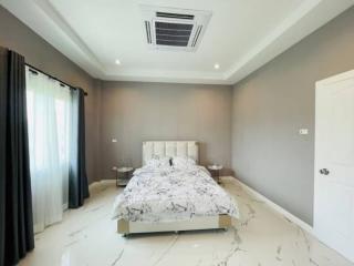 For sale/rent two-storey detached house With private swimming pool Pattaya Soi Siam Country Club
