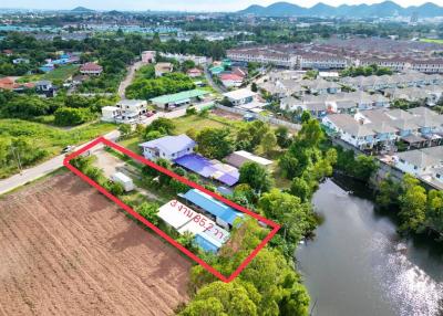 Urgent sale of land in Sriracha Land with buildings in Bang Phra