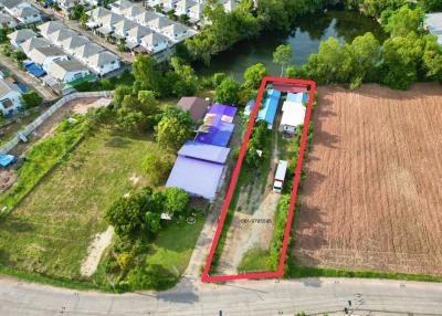 Urgent sale of land in Sriracha Land with buildings in Bang Phra