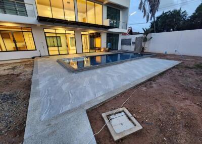 Rawai Pool Villa - Luxury Living in Phuket