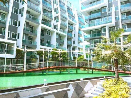 Spacious 2 bedroom condo close to the beach