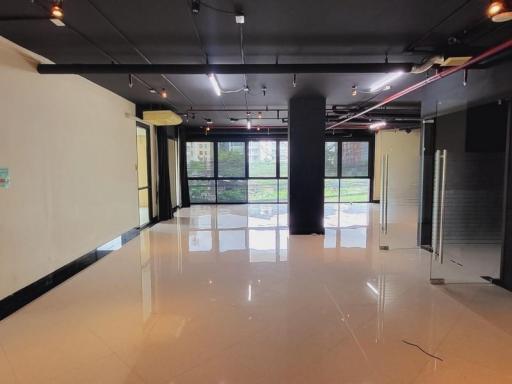 For Rent Bangkok Office Sukhumvit BTS Ekkamai Watthana