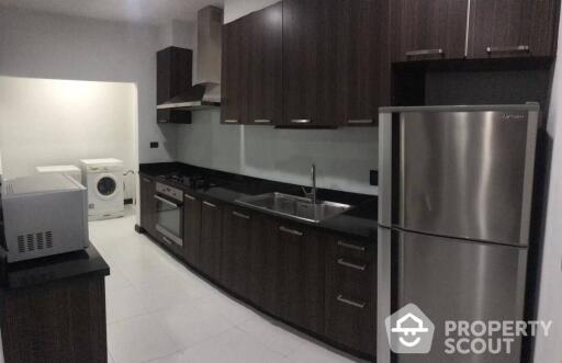 2-BR Apt. near BTS Ekkamai