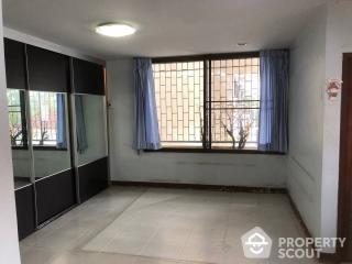 5-BR Townhouse near MRT Sutthisan