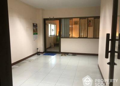 4-BR Townhouse near MRT Sutthisan