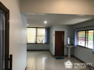 5-BR Townhouse near MRT Sutthisan