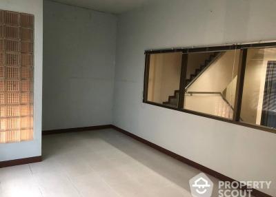 5-BR Townhouse near MRT Sutthisan