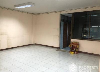 4-BR Townhouse near MRT Sutthisan