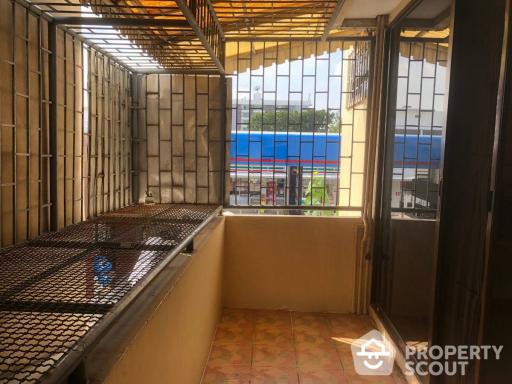 5-BR Townhouse near MRT Sutthisan