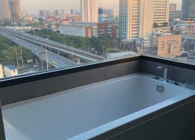 2 bed Condo in Urbano Absolute Sathon-Taksin Khlong Ton Sai Sub District C020472