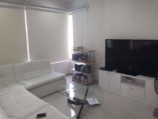 2 bed Condo in The Emporio Place Khlongtan Sub District C012928