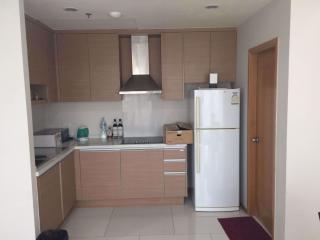 2 bed Condo in The Emporio Place Khlongtan Sub District C012928
