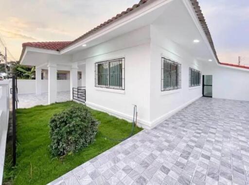 Single house for sale in Royal Orchid Village, Noen Phlap Wan,move in ready, great price.