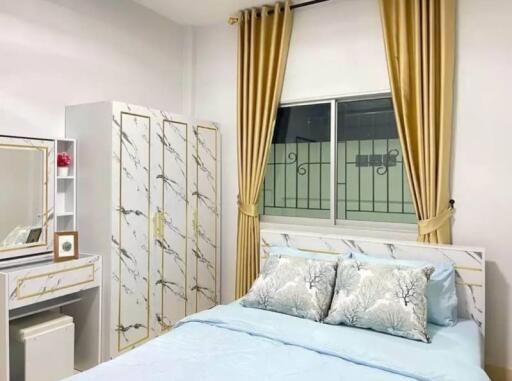 Single house for sale in Royal Orchid Village, Noen Phlap Wan,move in ready, great price.