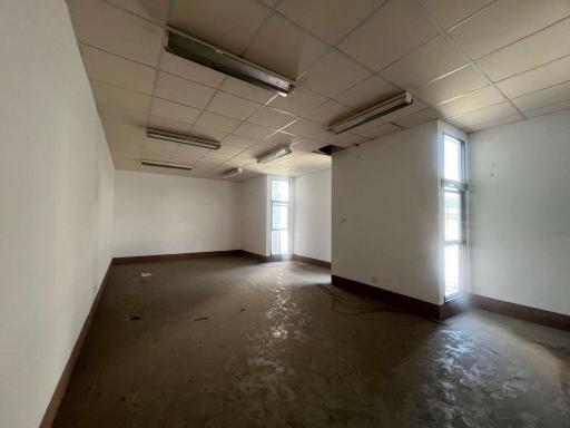 Prime 400 sqm 3rd-Floor Space: Ideal for Restaurant, Cafe, Investment